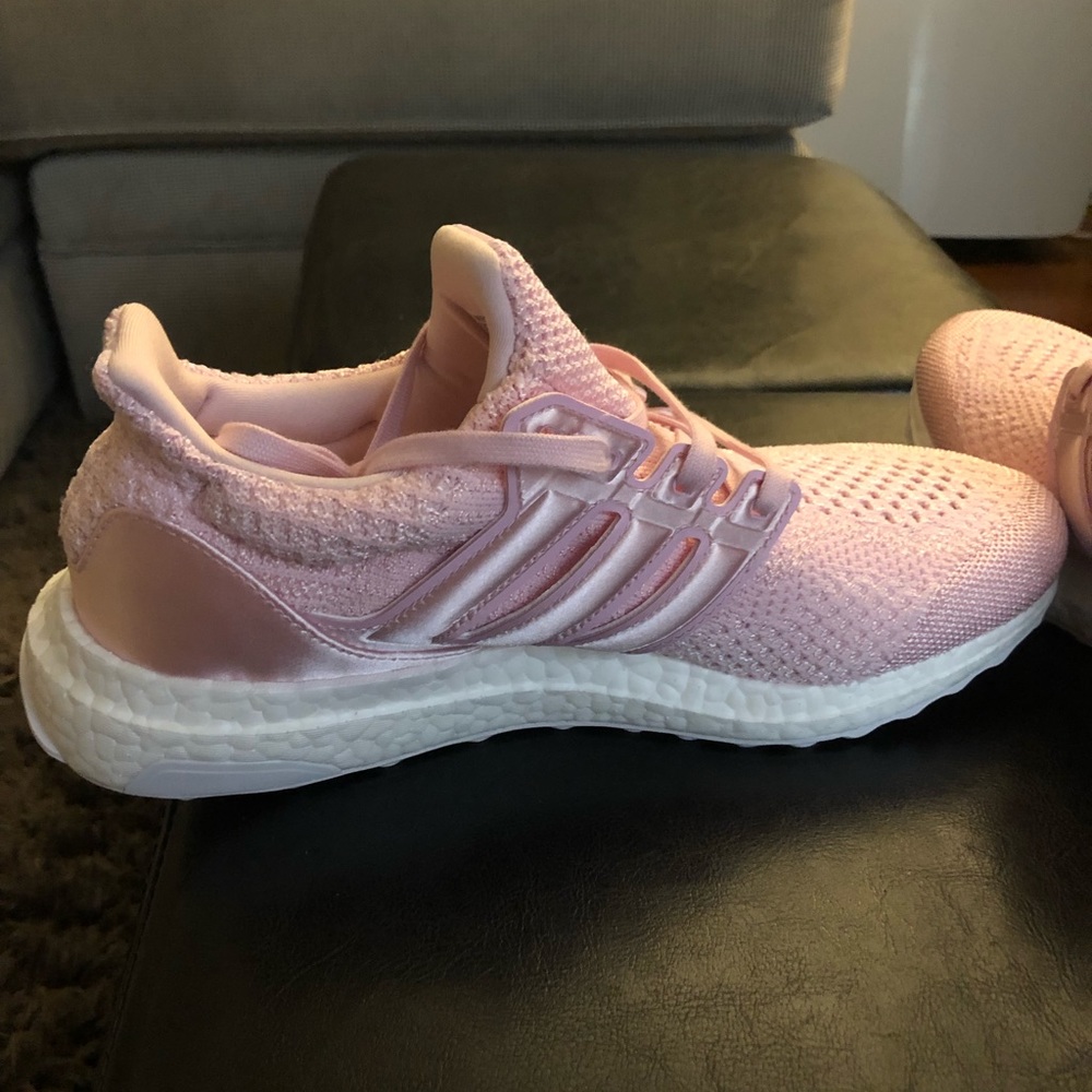 Adidas Ultraboost 5.0 DNA PINK!!